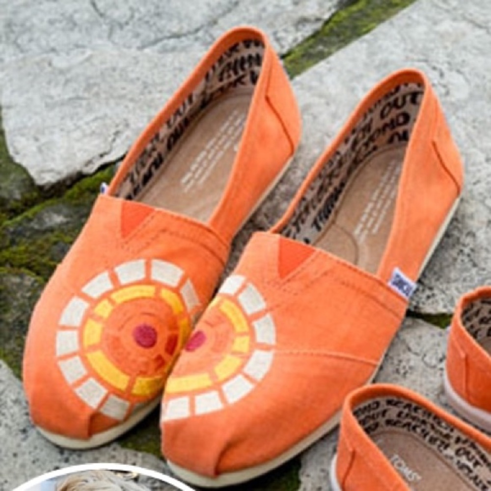Tom’s Charlize Theron Africa Outreach Project Embroidered Flats